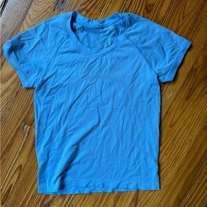 Lululemon Swiftly Tech Aero Blue Short Sleeve Shirt Size 6 Waist Length Race
